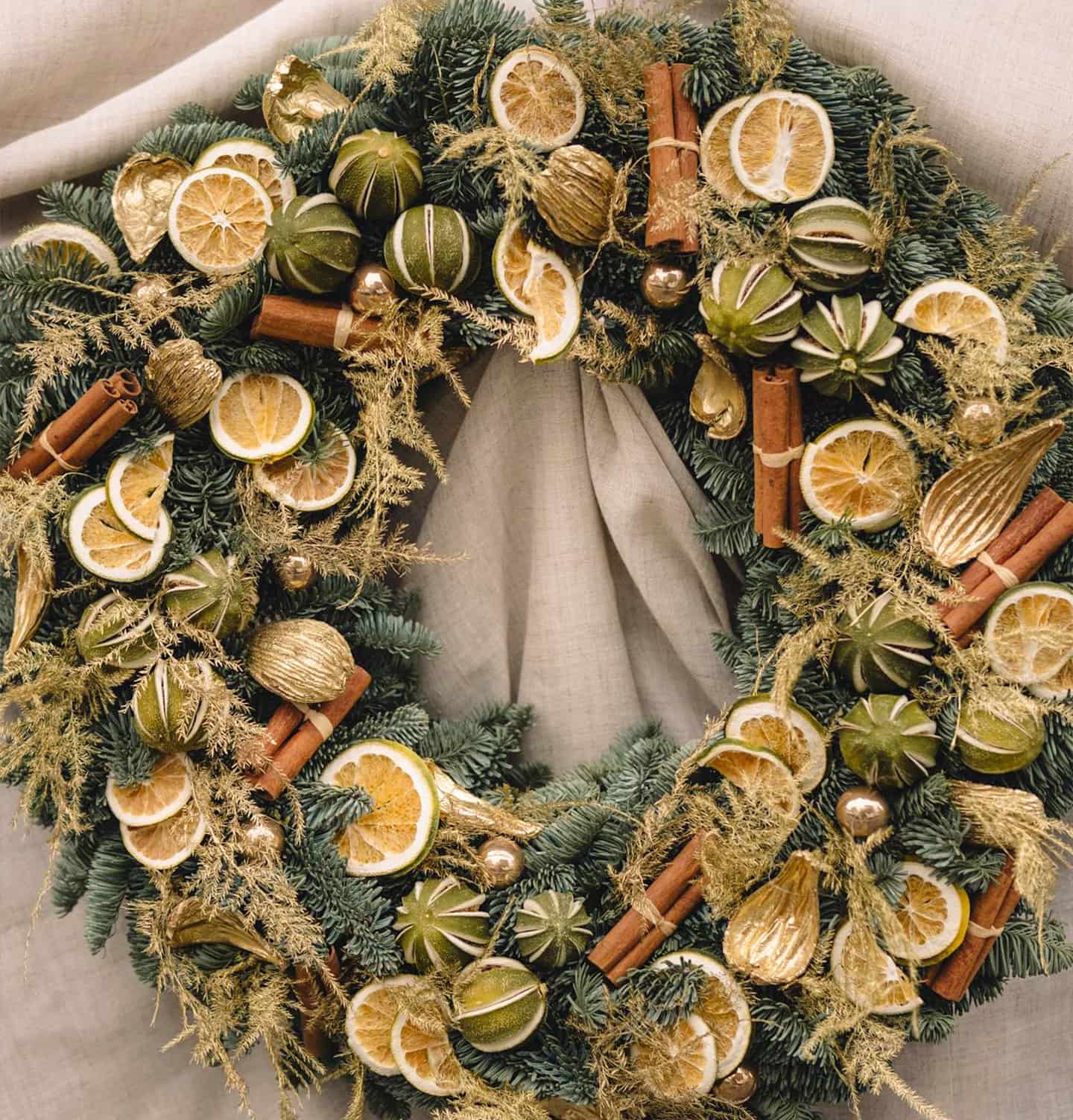 Ghirlanda di Natale Classic Gold Flowerart Matteo Crugnola fioraio Legnano
