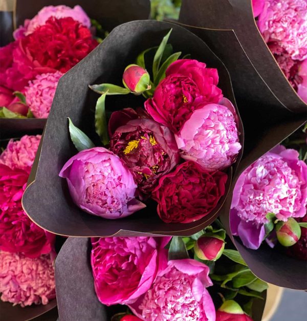 mazzo di fiori peonie fiorista legnano fioraio milano flowerart matteo crugnola shop fiori