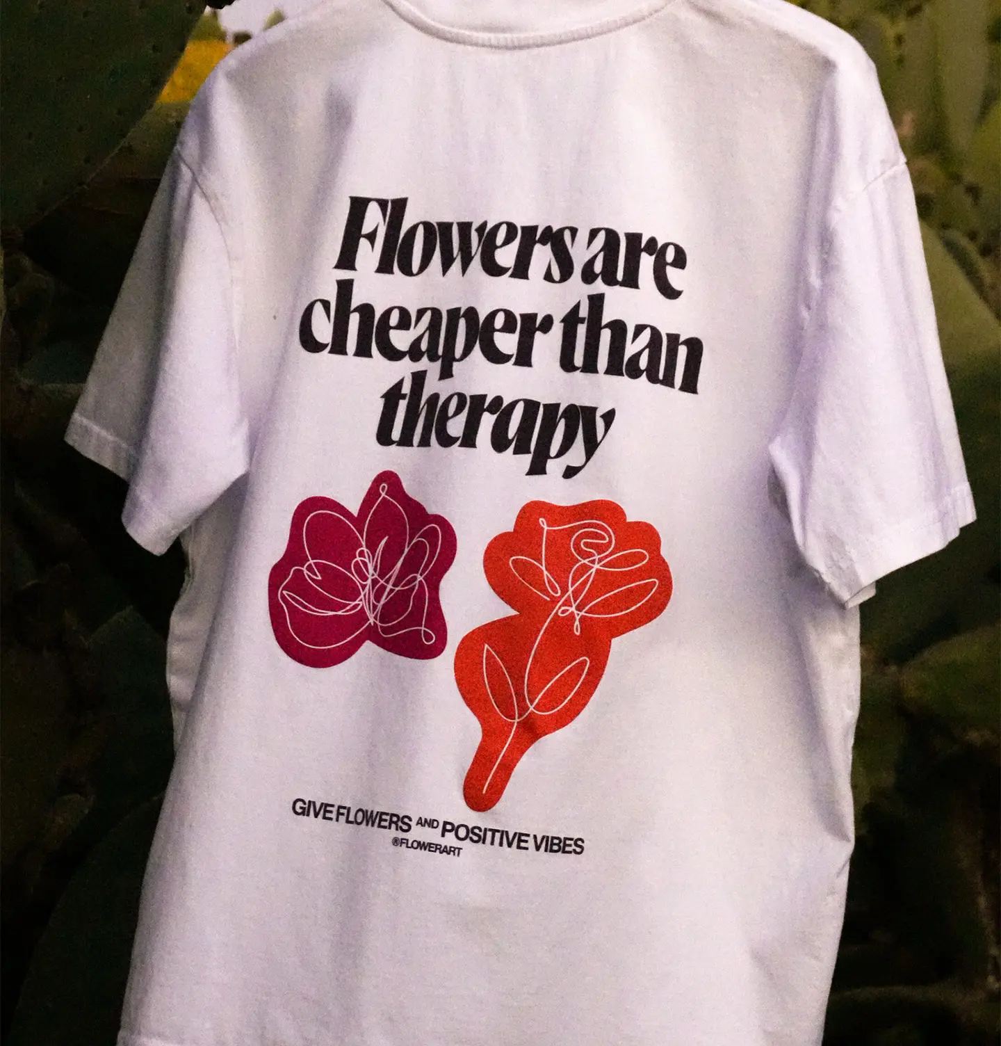 T-shirt Flowers are cheaper than therapy Flowerart Matteo Crugnola fioraio legnano